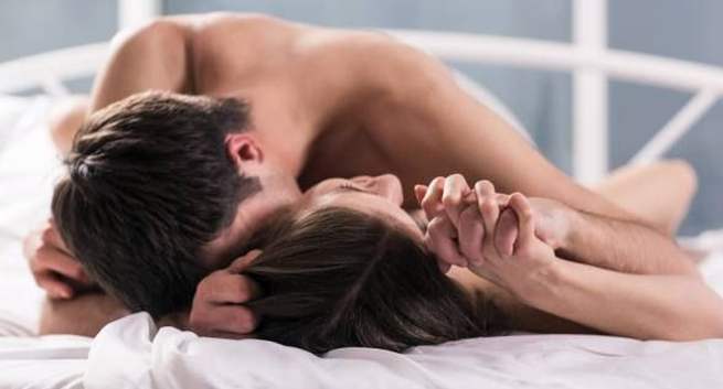 Cải thiện đời sống tình dục: Một nghiên cứu vào năm 2014 đã cho thấy rằng, cần tây có khả năng sản sinh hormone trong cơ thể, giúp tăng cường ham muốn tình dục và cải thiện đời sống tình dục của bạn.