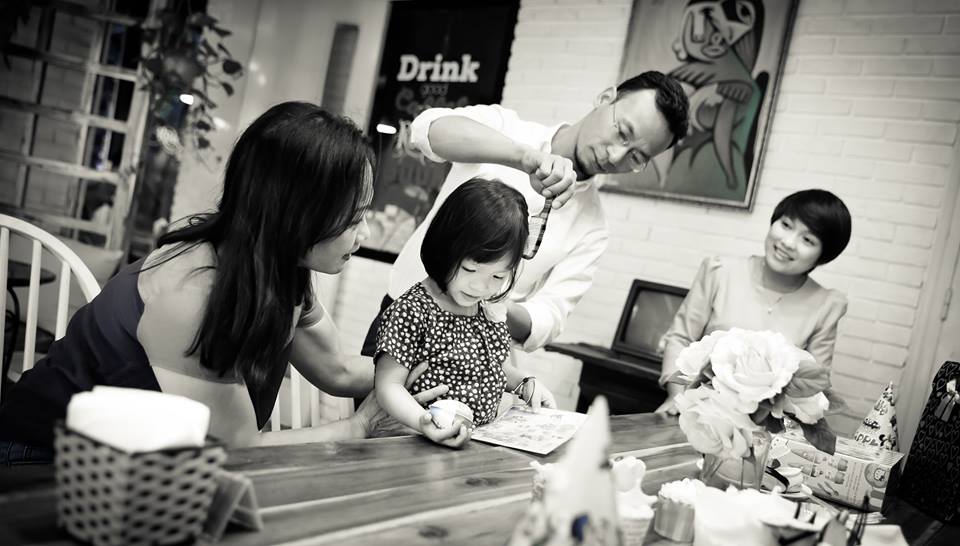 Những khoảnh khắc ngọt ngào của những ông bố Việt chăm con - Ảnh 7