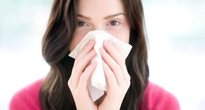 Viêm xoang: Các vấn đề về xoang có thể gây khó khăn trong việc thở qua mũi và khiến bạn phải thở bằng miệng. Thói quen thở bằng miệng có thể dẫn đến khô miệng.