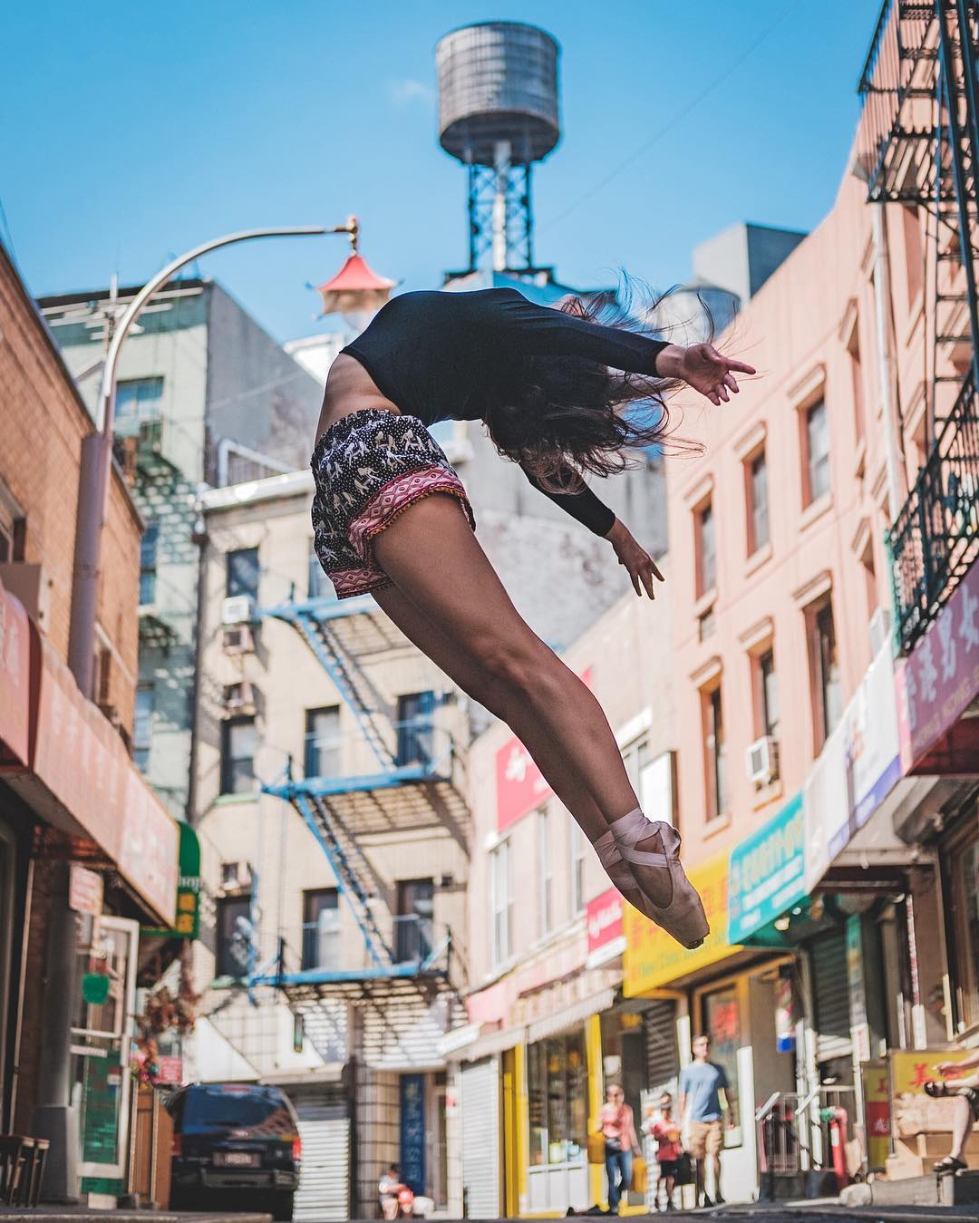 Mê hoặc với những vũ điệu ballet tuyệt đẹp trên đường phố New York - Ảnh 15