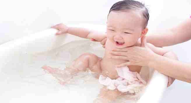 Những lưu ý khi tắm cho trẻ sơ sinh tại nhà - Ảnh 3