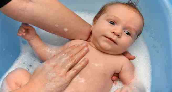 Những lưu ý khi tắm cho trẻ sơ sinh tại nhà - Ảnh 7