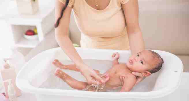 Những lưu ý khi tắm cho trẻ sơ sinh tại nhà - Ảnh 8