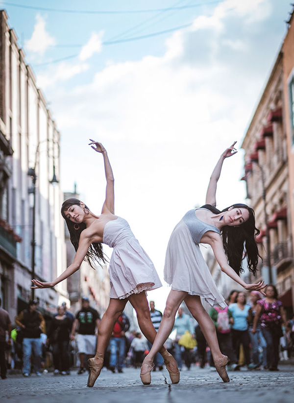 Nếu không thực sự có một tình yêu với nghề thì những vũ công đường phố này đã không thể trình diễn xuất thần đến vậy 
