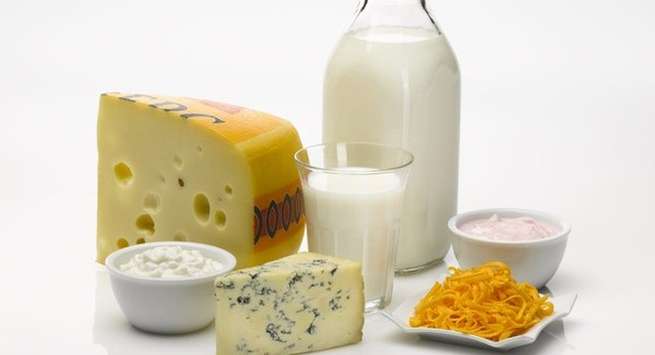 Hạn chế sử dụng sữa: Nguyên nhân là vì sữa và các sản phẩm từ sữa như sữa đông và pho mát... có thể gây ra các phản ứng dị ứng và đó là một trong những nguyên chính gây ra bệnh eczema. Vì thế, bạn nên hạn chế sử dụng sữa và các sản phẩm sữa để cải thiện tình trạng bệnh của mình.