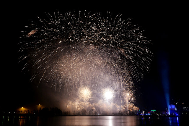Màn trình diễn pháo hoa ấn tượng tại thủ đô Helsinki, Phần Lan (Ảnh: Reuters)