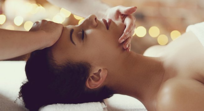 Massage: Massage, xoa bóp cơ thể cũng là một cách kích thích quá trình sản xuất serotonin trong cơ thể của bạn.