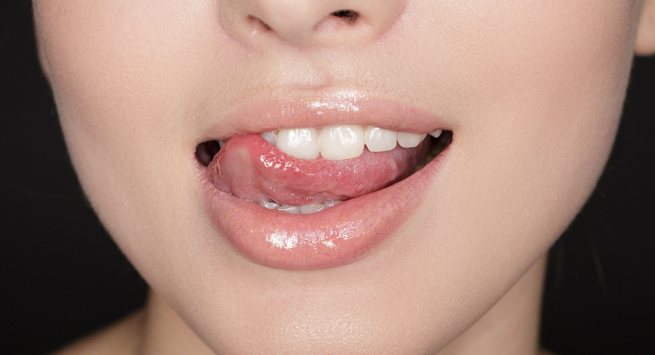 6 thói quen hàng ngày đang làm khô đôi môi của bạn - Ảnh 6