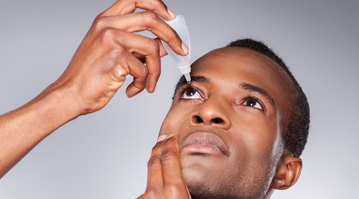 Hội chứng Sjogren: Trong trường hợp này, hệ thống miễn dịch tấn công các tuyến nước mắt và nước bọt. Dẫn đến các tình trạng khô mắt và khô miệng.