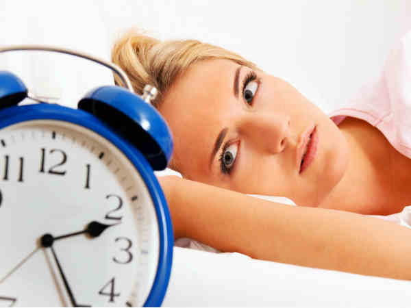 Thiếu ngủ: Vì nhiều lý do, chúng ta không ngủ đủ 6 - 8 tiếng mỗi ngày như được khuyến nghị để chuẩn bị cho ngày mới. Tình trạng này kéo dài có thể gây ảnh hưởng cho sức khỏe thận, tăng huyết áp và ảnh hưởng tới sức khỏe chung.