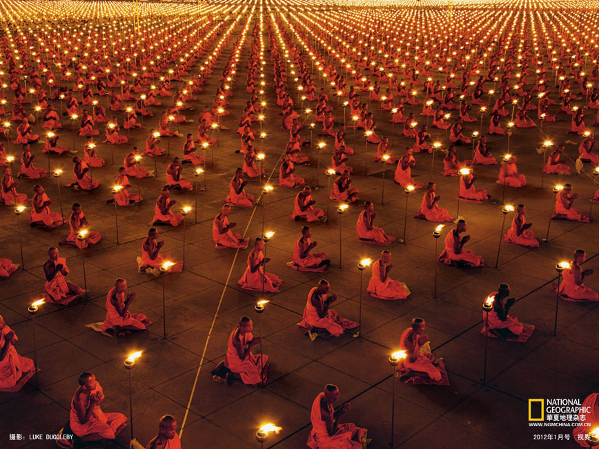 Lễ cầu nguyện tại Đền Dhammakaya Thái Lan - Ảnh: Luke Duggleby
