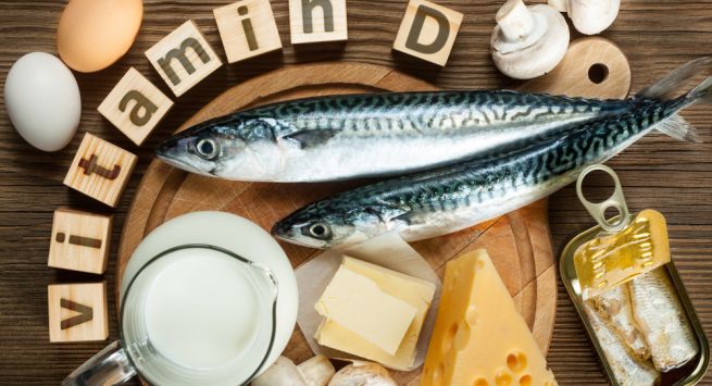 Vitamin D: Vitamin D giúp xương và răng chắc khỏe hơn. Nó cũng rất cần thiết cho hệ thần kinh và sức khoẻ miễn dịch của nam giới. Các thực phẩm như cá hồi, sữa gạo, sữa dừa, sữa chua Hy Lạp... là những nguồn vitamin D dồi dào mà nam giới nên bổ sung vào chế độ ăn uống.