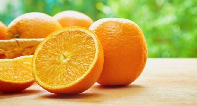 Cam: Các loại trái cây có múi như cam có hàm lượng polyphenol rất cao. Vì vậy, hãy ăn trái cây này thường xuyên hơn để luôn khỏe mạnh.