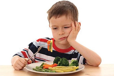 Chế độ ăn không hợp lý và mất cân bằng trong chức năng tiêu hóa được cho là một trong những nguyên nhân phổ biến nhất gây ra tình trạng đau bụng ở trẻ vị thành niên.