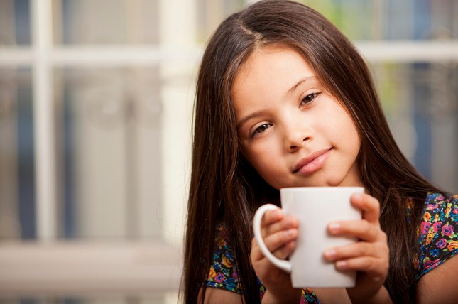 Tác hại của caffeine, trẻ em uống cà phê có hại gì?
