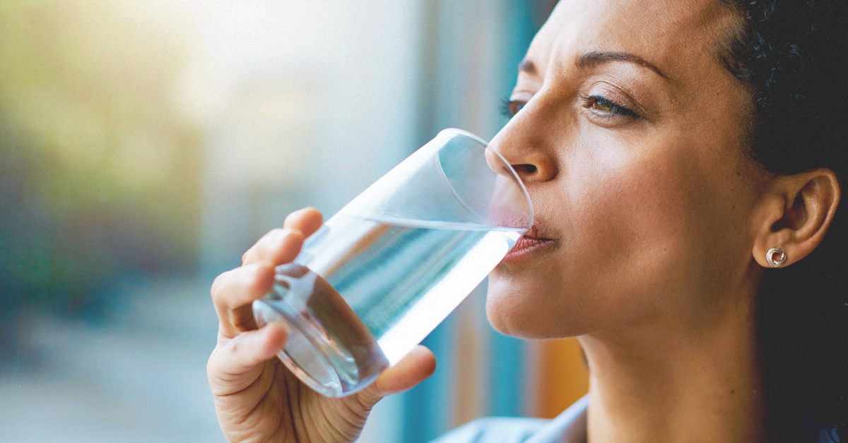 Uống nhiều nước: Nước giúp thải độc tố và các tác nhân gây ung thư ra khỏi cơ thể qua hệ bài tiết. Uống nhiều nước cũng giúp giảm nguy cơ ung thư bàng quang.