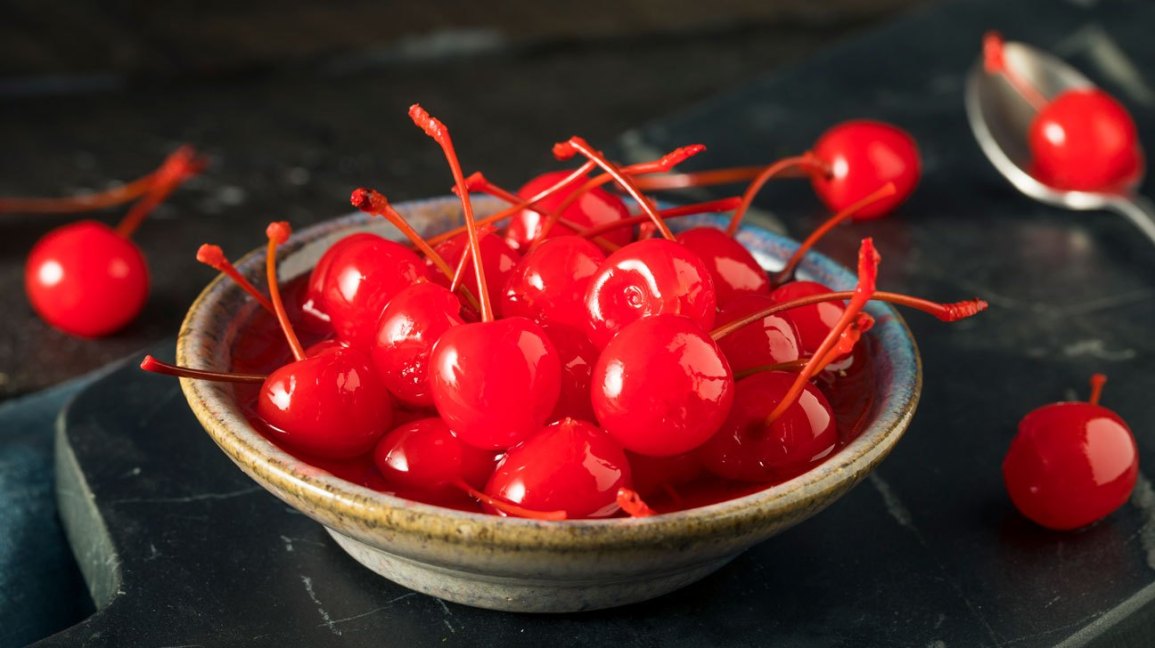 Cherry: Cherry có đặc tính chống viêm, có thể làm giảm viêm do acid uric. Nó còn giúp ngăn chặn sự lắng đọng và kết tinh của acid uric ở các khớp. Ăn cherry cũng giúp giảm acid uric và giảm đau.