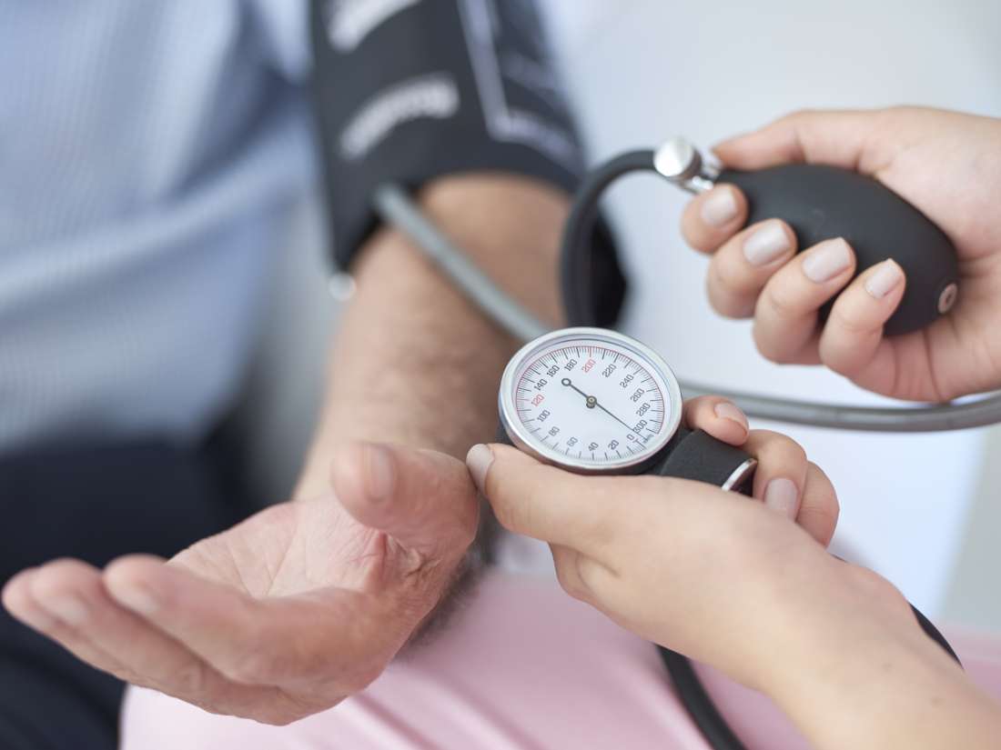Cao huyết áp: Chất béo dư thừa có thể tích tụ trong động mạch và hạn chế lưu lượng máu. Điều này có thể ảnh hưởng đến tim, bắt buộc nó phải bơm máu nhiều hơn và nhanh hơn, gây ra huyết áp cao.