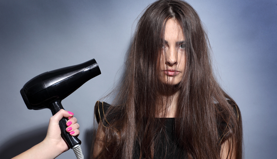 4 thói quen xấu làm tóc bạn bị mỏng, thưa và dễ gãy rụng - Ảnh 3
