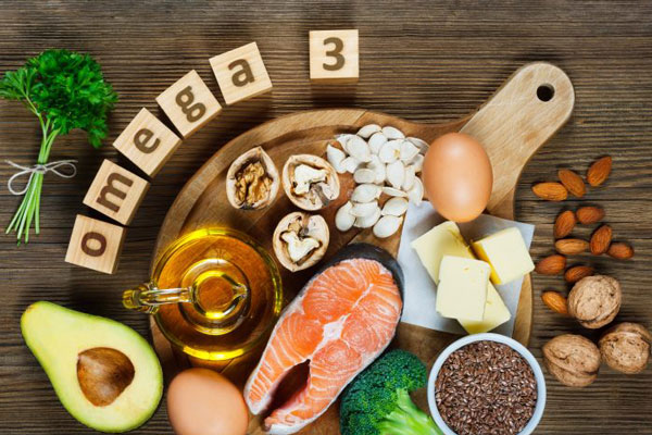 Thực phẩm giàu acid béo omega-3: Bổ sung các thực phẩm giàu acid béo omega-3 giúp tăng cường hệ miễn dịch cũng như mức tiểu cầu trong máu. Một số thực phẩm giàu acid béo omega-3 bao gồm hạt lanh, óc chó, cá, rau bina…