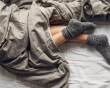 Có nên đi tất khi ngủ?