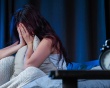 Ngủ muộn khiến bạn dễ cảm thấy lo âu và cô đơn