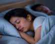 Vì sao không nên đeo nút tai khi ngủ mỗi đêm?