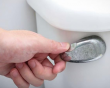 6 thói quen khi đi vệ sinh có nguy cơ gây hại sức khỏe