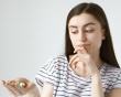 Muốn cải thiện miễn dịch, nên dùng vitamin C hay D?