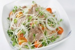 Món ngon đầu tuần: Salad rau mầm với thịt bò xào