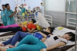 Hơn 100 công nhân nôn mửa, nhập viện
