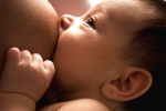 nuôi con bằng sữa mẹ giảm ung thư vú ở phụ nữ