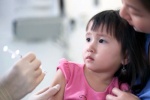 11 tháng tuổi có tiêm vaccine thủy đậu được không?