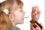Cần lưu ý gì khi cho trẻ uống thuốc?