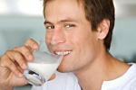 Người bị gan nhiễm mỡ có nên uống sữa?