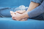 Làm thế nào để đối phó với cơn đau do gout gây ra?