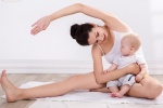 giảm cân sau sinh với các bài tập cùng em bé