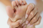 Gout mạn tính: Làm sao ngăn ngừa biến chứng?