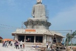 Tượng Phật cao 45m bất ngờ đổ sập