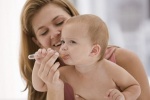 Có nên cho trẻ sơ sinh uống bổ sung vitamin?