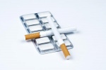 Cai thuốc lá bằng kẹo cao su nicotine có hại gì không?