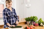 Chế độ dinh dưỡng cho mẹ bầu trong 3 tháng đầu thai kỳ