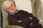 Người cao tuổi bị mất ngủ có nên uống thực phẩm chức năng không?