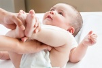 Tại sao chữa hăm cho trẻ sơ sinh không được dùng phấn rôm?