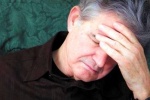 Người già thường xuyên bị đau đầu là bệnh gì?
