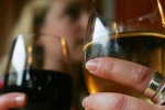 Rượu phòng bệnh tim nhưng làm tăng nguy cơ ung thư