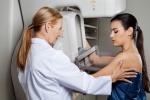 Bao lâu nên chụp X-quang tuyến vú một lần?