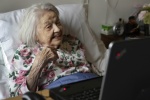 Chống lại Alzheimer bằng… mạng xã hội