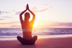 Muốn hết đau lưng, mỏi vai gáy - Hãy tập yoga therapy!