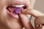 Video: Tự làm kẹo ngậm trị ho vừa ngon vừa dễ